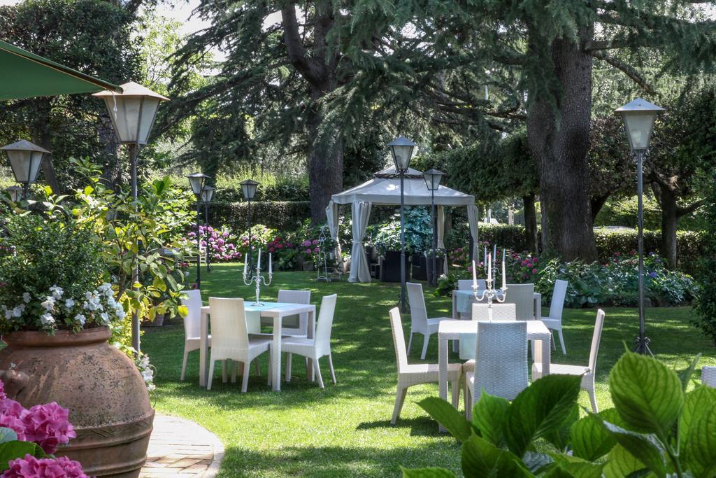 Hotel La Locanda Dei Ciocca 그로타페라타 외부 사진